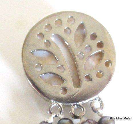 A BEAUTIFULLY TONED FRESH WATER PEARL 3 STRING BRACELET WITH A LARGE MOTHER OF PEARL CLASP
