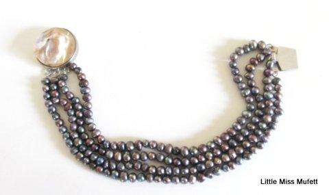 A BEAUTIFULLY TONED FRESH WATER PEARL 3 STRING BRACELET WITH A LARGE MOTHER OF PEARL CLASP