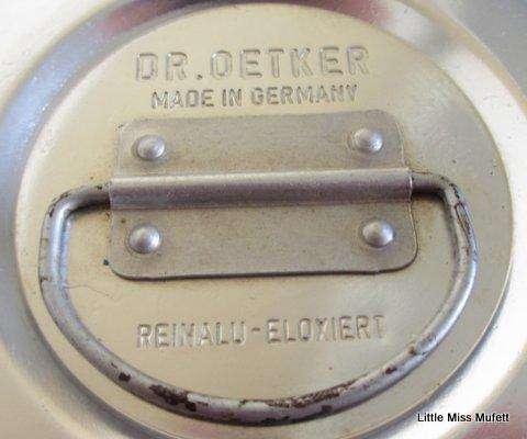A VINTAGE ALIUMINIUM PUDDING STEAMER---DR. OETKER