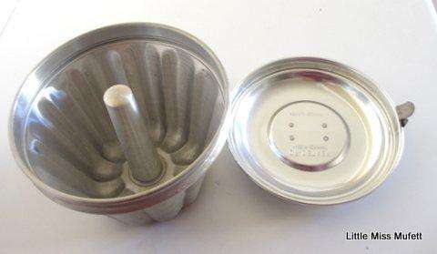 A VINTAGE ALIUMINIUM PUDDING STEAMER---DR. OETKER