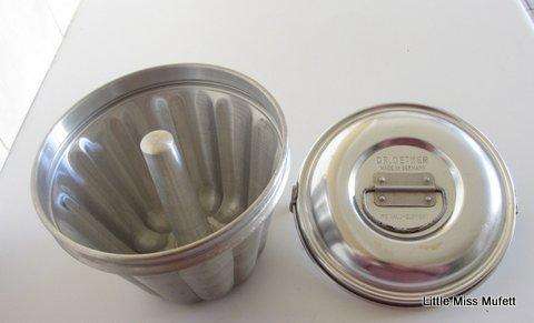 A VINTAGE ALIUMINIUM PUDDING STEAMER---DR. OETKER