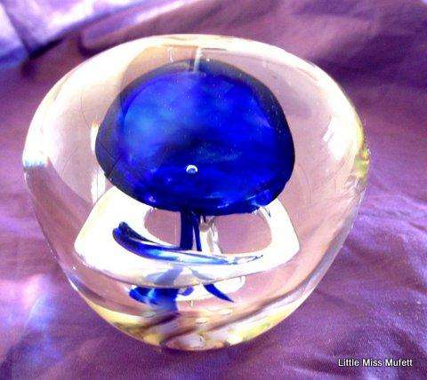 A FAIRLY LARGE VINTAGE PAPERWEIGHT---Perfect