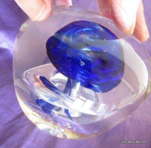 A FAIRLY LARGE VINTAGE PAPERWEIGHT---Perfect