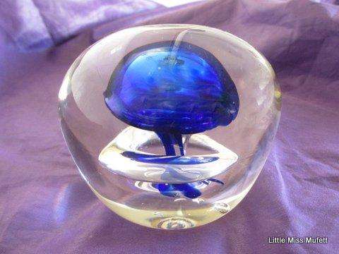 A FAIRLY LARGE VINTAGE PAPERWEIGHT---Perfect