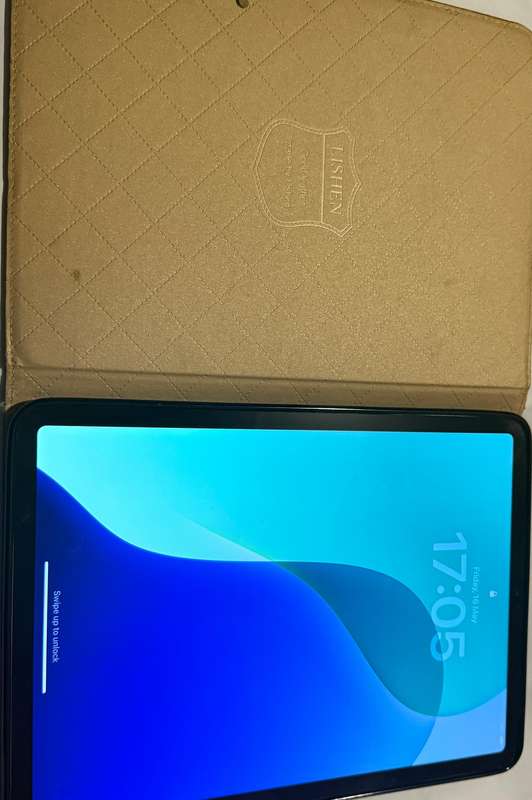 iPad Pro (11-inch, 2018, 1st Generation) Wi-Fi (see pics)