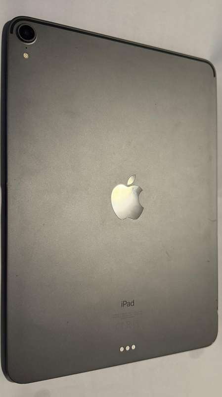 iPad Pro (11-inch, 2018, 1st Generation) Wi-Fi (see pics)