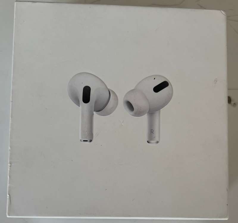 AirPods Pro (1st generation) with Wireless Charging Case - (Original Apple product)