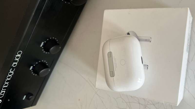 AirPods Pro (1st generation) with Wireless Charging Case - (Original Apple product)