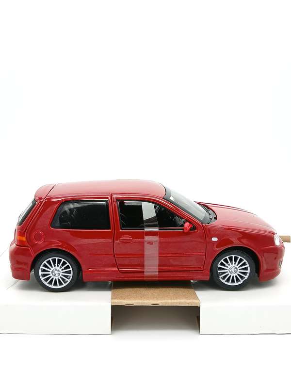 Maisto Volkswagen VW Golf R32 Red
