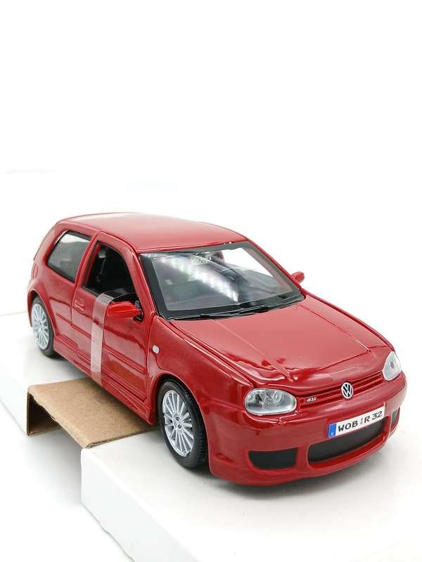 Maisto Volkswagen VW Golf R32 Red