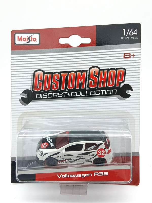 Maisto Volkswagen VW Golk R32 Custom Shop White