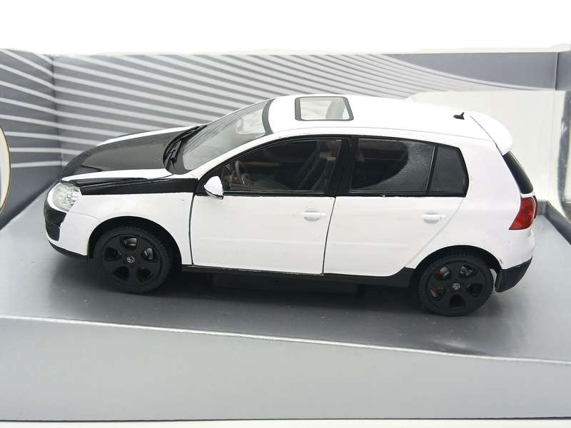 Schuco Volkswagen VW Golf GTI Mk V
