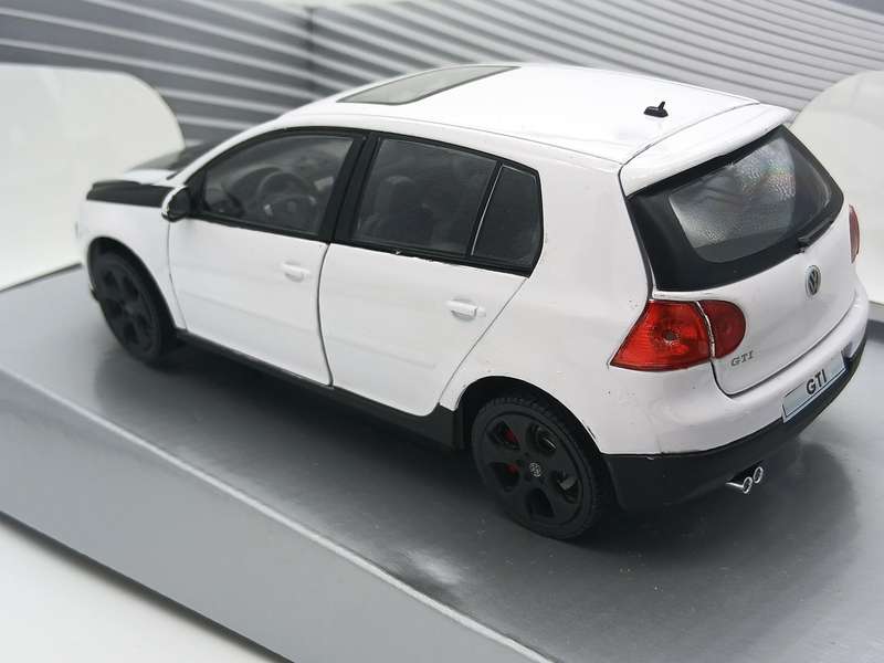 Schuco Volkswagen VW Golf GTI Mk V