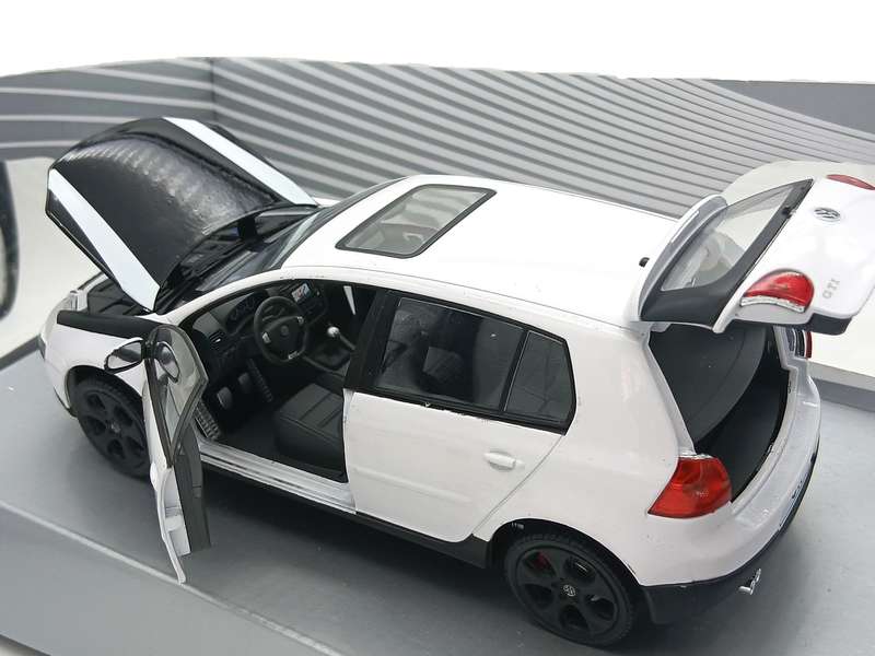 Schuco Volkswagen VW Golf GTI Mk V