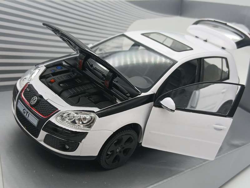 Schuco Volkswagen VW Golf GTI Mk V