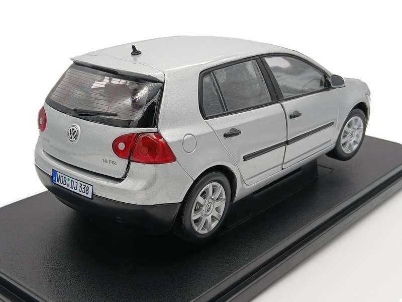 Welly Volkswagen VW Golf GTI Mk V 1/18