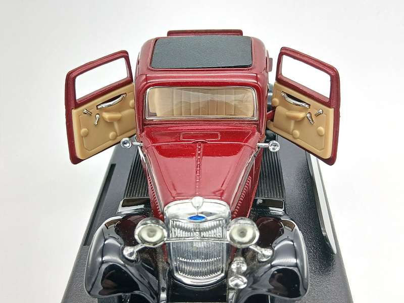 Superior Models 1932 Customized Ford V8 Coupe - Deep Red 1/30 Scale