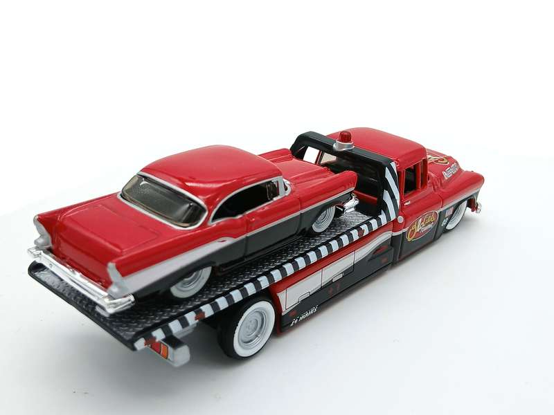 Maisto Elite Transport '57 Chev Tow Flatbed and '57 Chevy Bel Air