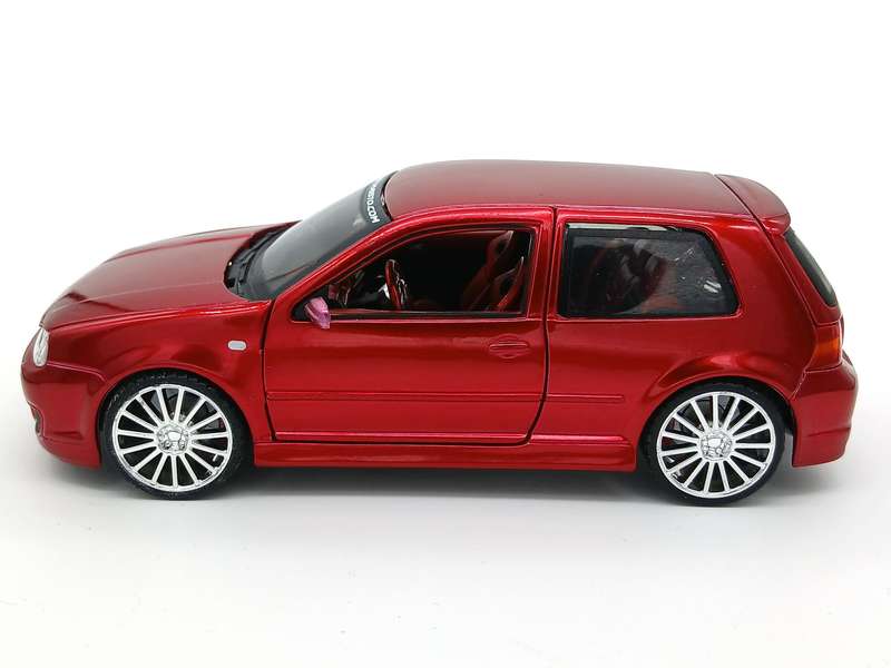 Maisto Volkswagen VW Golf Mk4 R32 1/24 Red Custom Shop Cruz Tuner - Rare