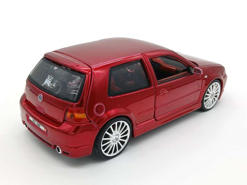 Maisto Volkswagen VW Golf Mk4 R32 1/24 Red Custom Shop Cruz Tuner - Rare