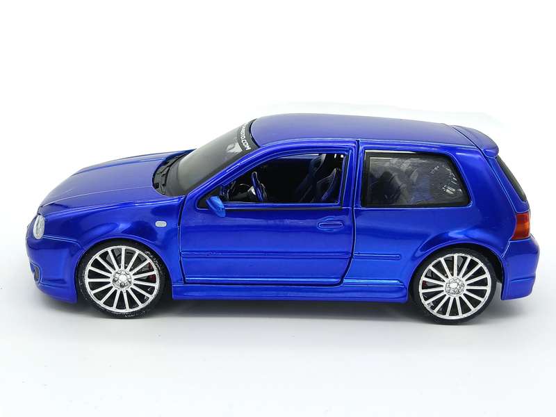 Maisto Volkswagen VW Golf Mk4 R32 1/24 Blue Custom Shop Cruz Tuner - Rare