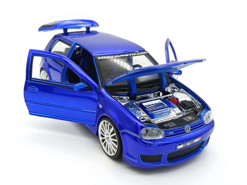Maisto Volkswagen VW Golf Mk4 R32 1/24 Blue Custom Shop Cruz Tuner - Rare