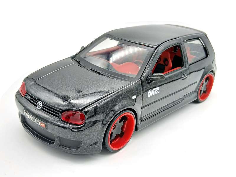 Maisto Volkswagen VW Golf Mk4 R32 1/24 Black Custom Shop - Rare