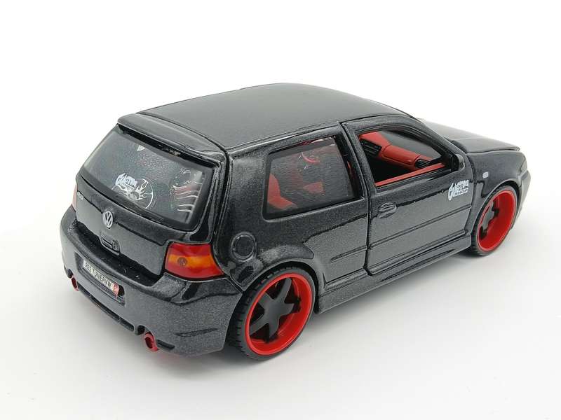 Maisto Volkswagen VW Golf Mk4 R32 1/24 Black Custom Shop - Rare