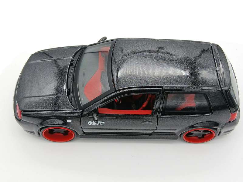 Maisto Volkswagen VW Golf Mk4 R32 1/24 Black Custom Shop - Rare