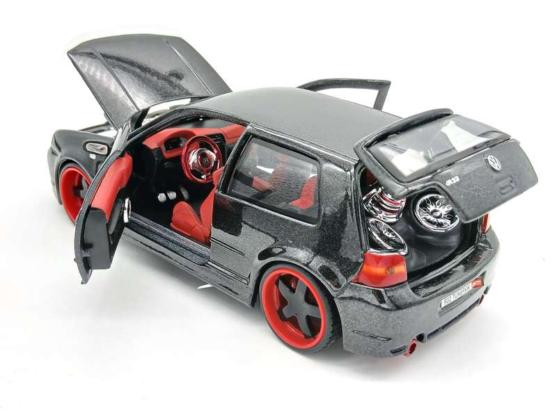 Maisto Volkswagen VW Golf Mk4 R32 1/24 Black Custom Shop - Rare