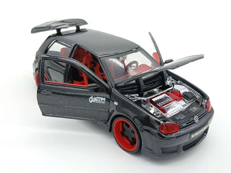 Maisto Volkswagen VW Golf Mk4 R32 1/24 Black Custom Shop - Rare
