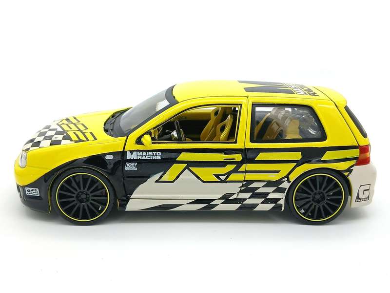 Maisto Volkswagen VW Golf Mk4 R32 1/24 Yellow Maisto Racing - Rare