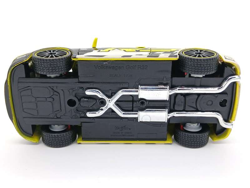 Maisto Volkswagen VW Golf Mk4 R32 1/24 Yellow Maisto Racing - Rare