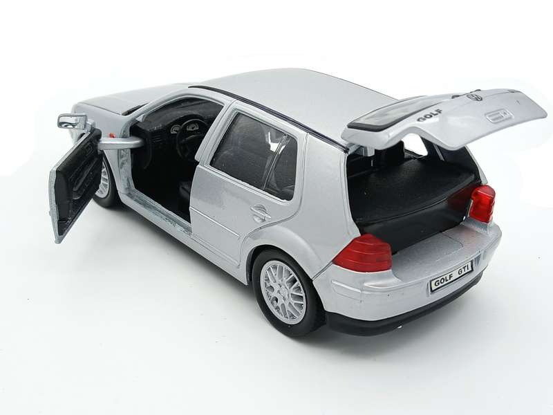 Welly Volkswagen VW Golf MK4 GTi 1/24