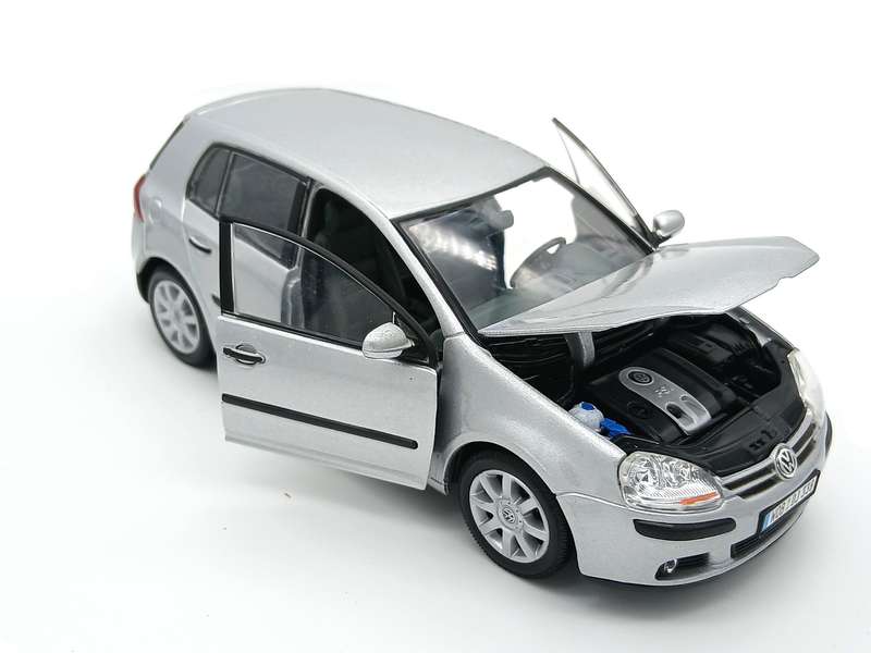 Welly Volkswagen VW Golf MK 1.6FSi 1/24