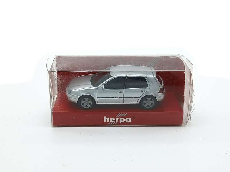 Herpa Volkswagen VW Golf Mk4 Silver 1/87
