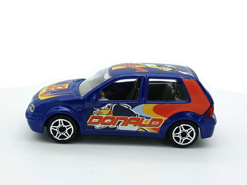 Bburago VW Volkswagen Golf Mk4 Donald Duck Disney 1/43
