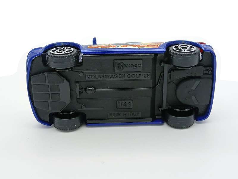 Bburago VW Volkswagen Golf Mk4 Donald Duck Disney 1/43