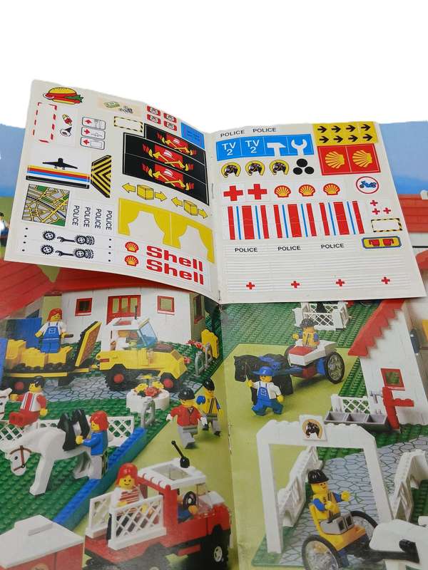 Vintage Lego Ideas Book No.250 from 1987 Rare