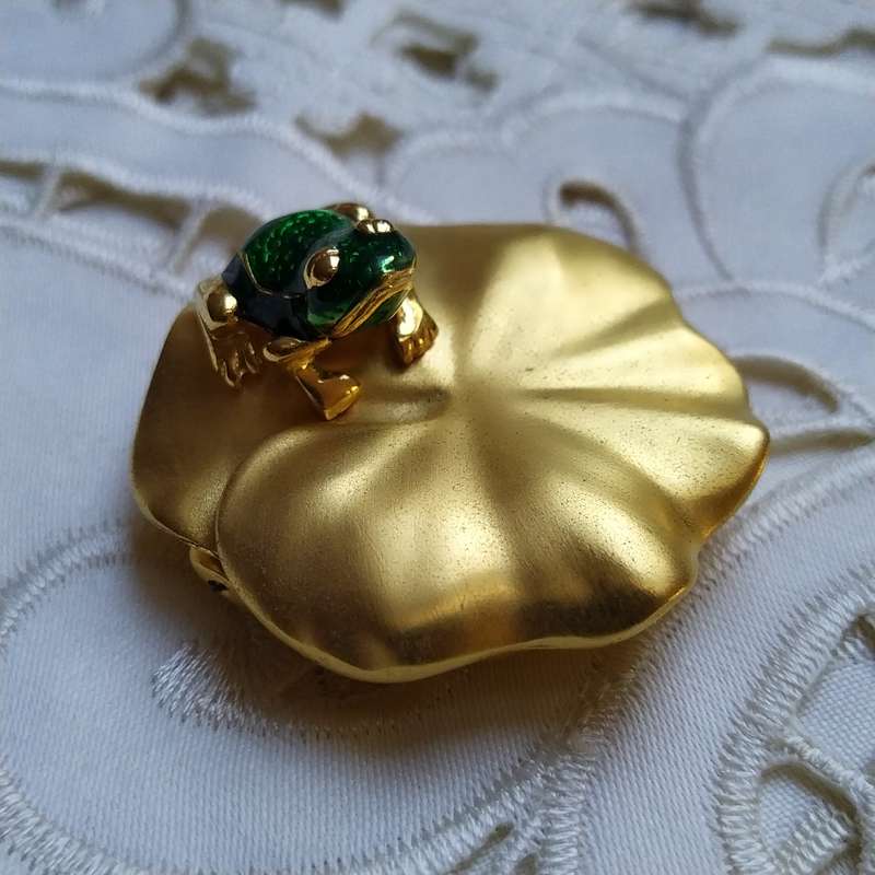 Estee Lauder Frog on a Lily Leaf Puppy Perfume Holder