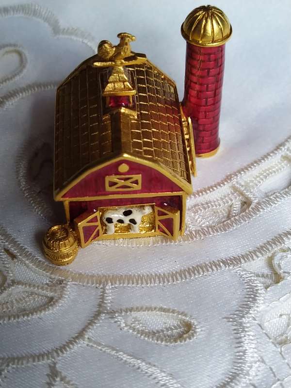 Estee Lauder 2001  Barn Solid Perfume Holder