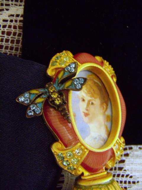 Estee Lauder Perfume Holder 2005 Strongfeller Designed with coloured Rhinestones