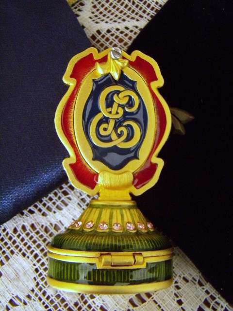 Estee Lauder Perfume Holder 2005 Strongfeller Designed with coloured Rhinestones