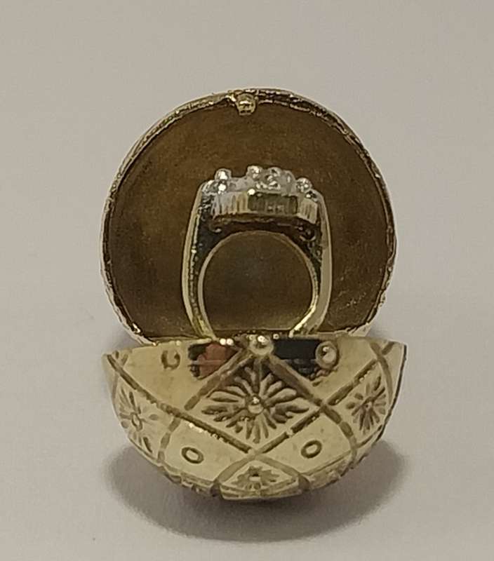 9ct Yellow Gold Egg Pendant