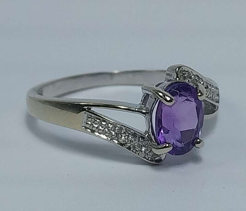 9ct WHITE GOLD RING