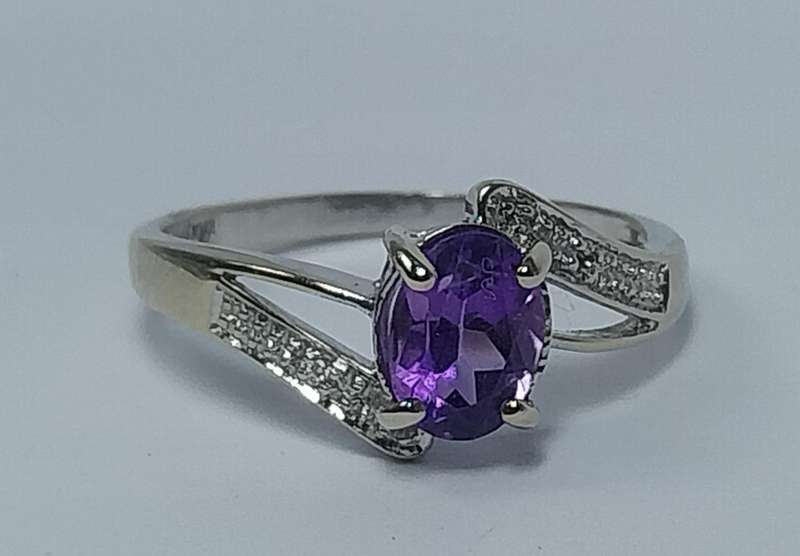 9ct WHITE GOLD RING