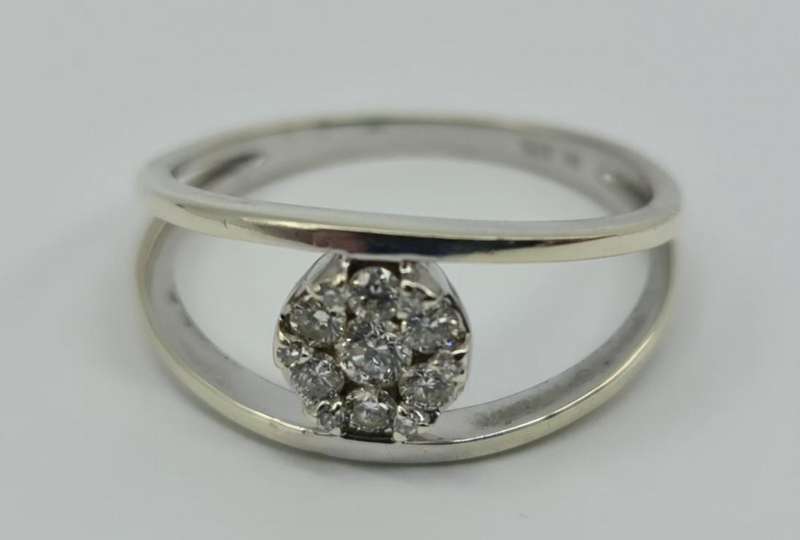 9 ct WHITE GOLD RING WITH DIAMONDS