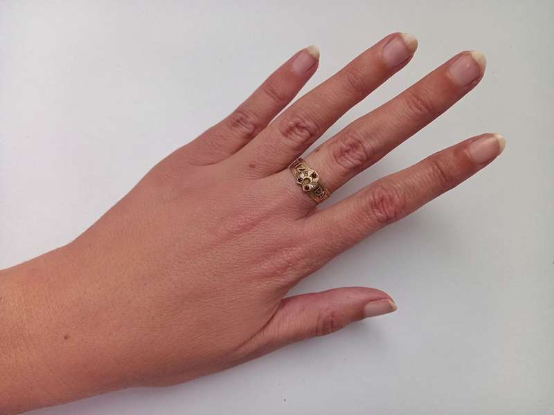 Antique 'mizpah' ring (9ct gold, diamonds & rubies)