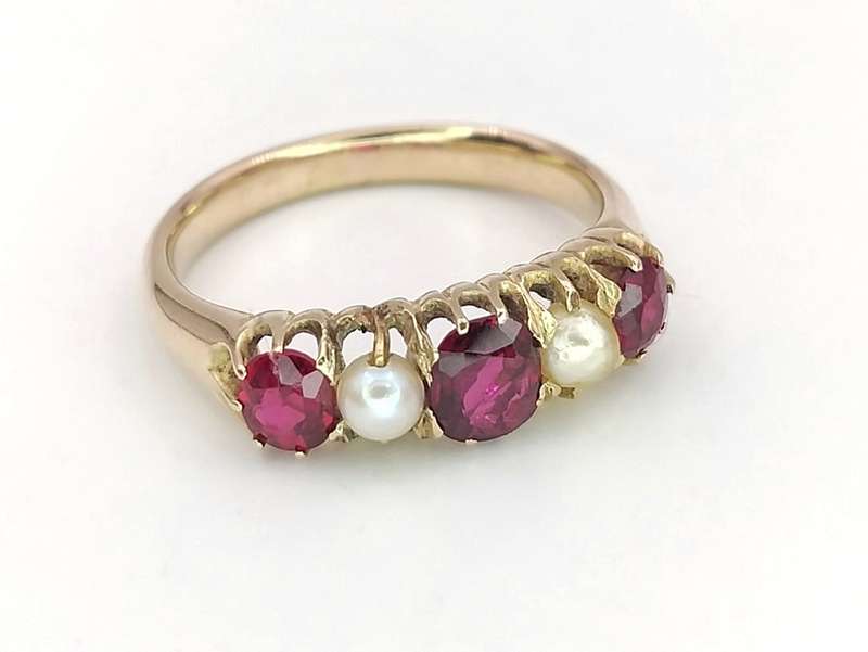 Vintage 9ct gold garnet & pearl ring