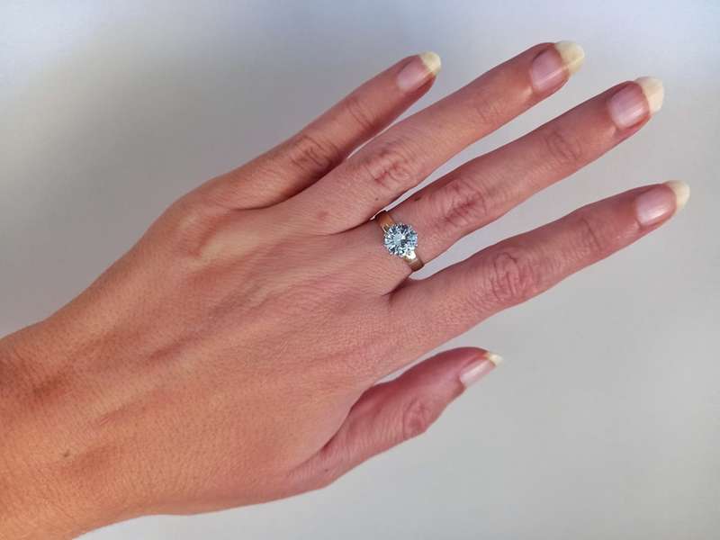 Classic vintage 9ct gold ring set with a round faceted blue topaz